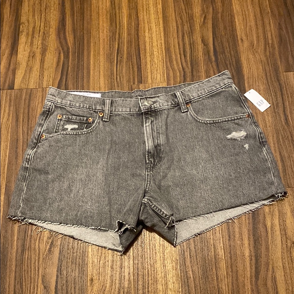 NWT Size XL / 12 / 31 Distressed Denim Shorts